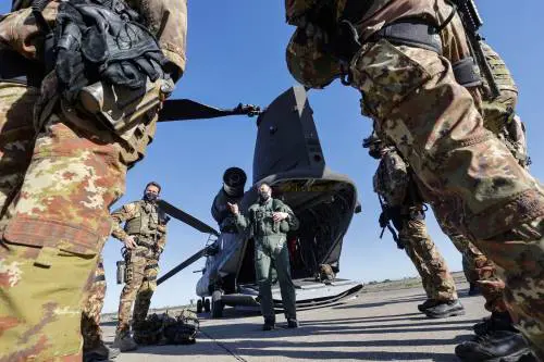 "Condizione di arruolamento". La lettera fake del ministero per la "leva" degli italiani