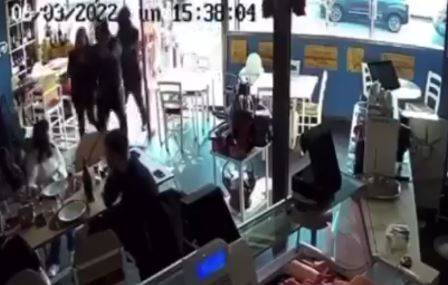 Nuovo assalto armato in un ristorante: nel Napoletano terrore senza fine