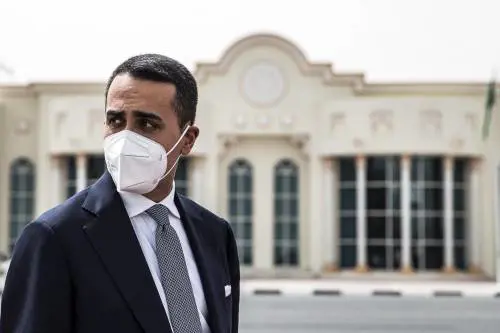 La guerra affossa Conte. Perché Di Maio gli ruba la scena