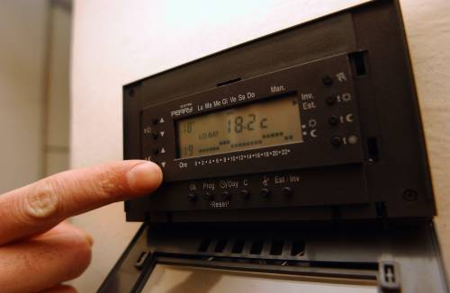 "Abbassate il termostato": la folle idea Ue per punire lo Zar