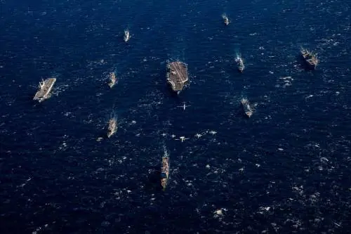 “Caccia e navi pronte”. La Nato avverte il Cremlino