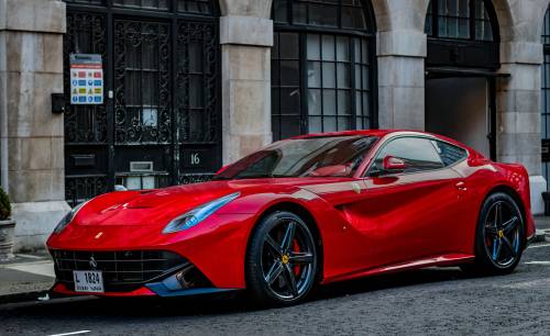 Stop alle Ferrari in Russia: sospesa la produzione