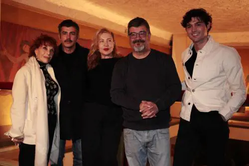Le "Mine vaganti" finiscono a teatro (e si ride di più)