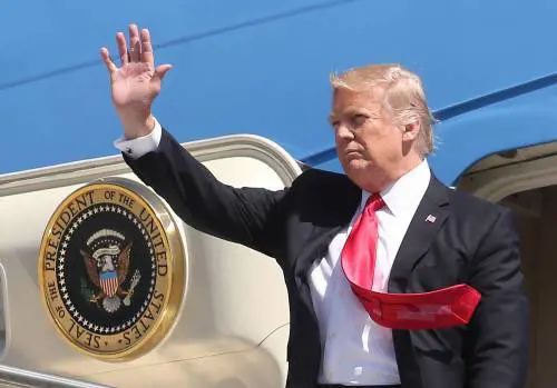 Atterraggio di emergenza per Trump 