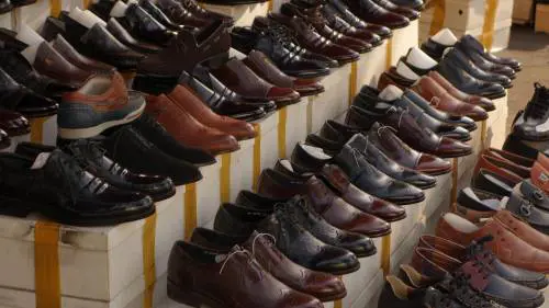 Scarpe vicine all'era pre-Covid. Ma con la guerra saltano i target