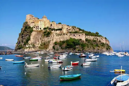 Ischia, saltano 300mila turisti russi: a rischio la stagione estiva