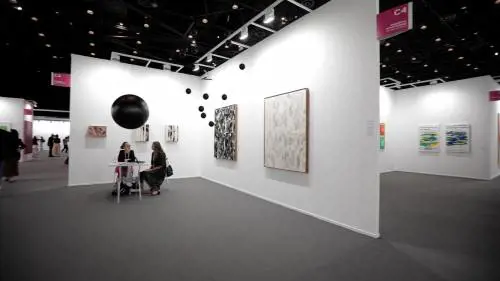 All'Art Dubai il regno fisico si incontra con quello digitale