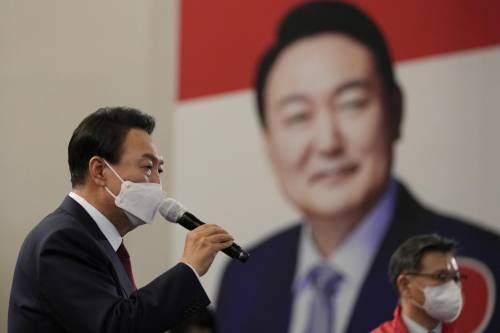 Duro con Pyongyang e anti Metoo: chi è il nuovo "Trump coreano"