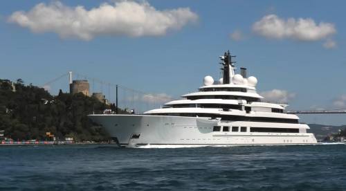 "Troppi 007 a bordo, è di Putin": giallo sullo yacht a Massa Carrara