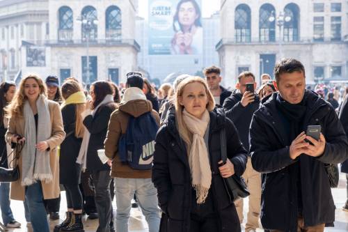 Covid, risalgono i contagiati. "Ma per ora nessun allarme"