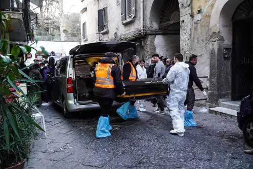 Incendio distrugge casa: giovane ucraina morta carbonizzata, la figlioletta si salva