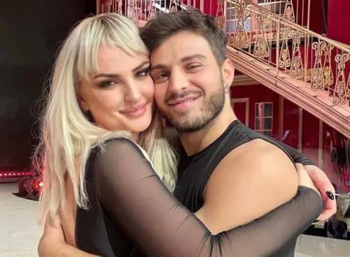 Vito Coppola a sorpresa: "Con Arisa c'è qualcosa di più..."