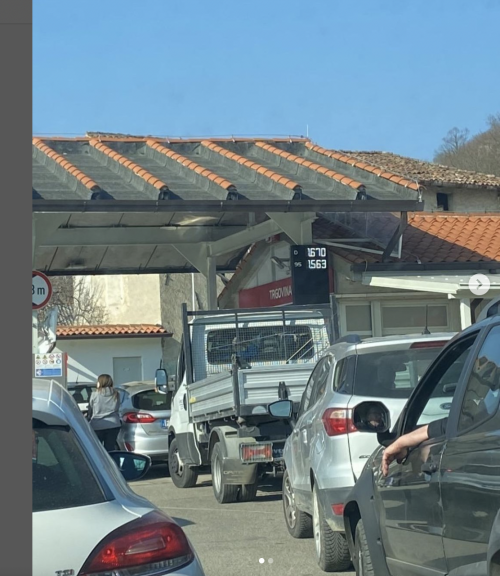 Le code degli italiani per fare benzina low cost: ecco dove