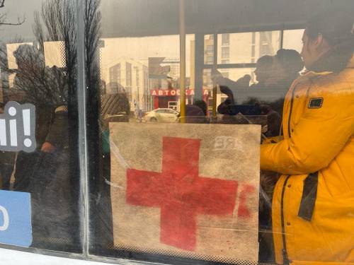 Fuoco nei sobborghi e bombe a intermittenza per l'ultima battaglia