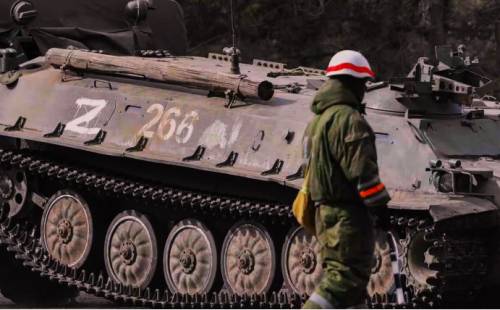 Z, Bandiere Rosse, omini verdi: la guerra in Ucraina al tempo dei social