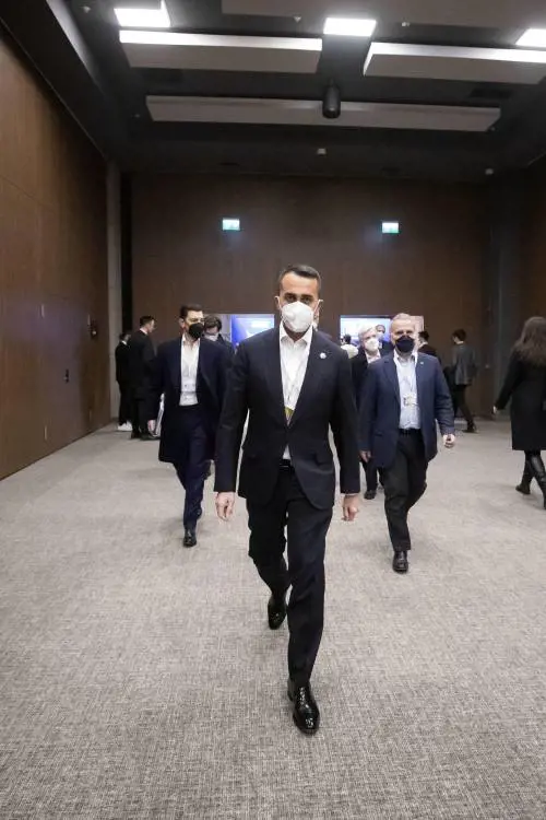 Duello sulla Nato tra Conte e Di Maio. L'ex premier: no a maggiori spese militari