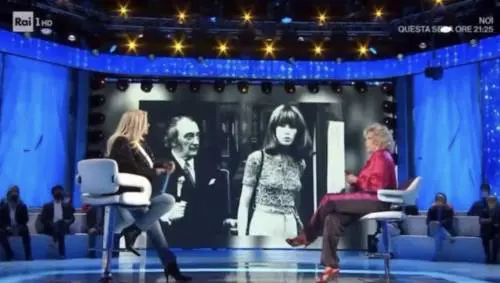 "Sembra una m... ucraina". Gaffe di Amanda Lear a Domenica In