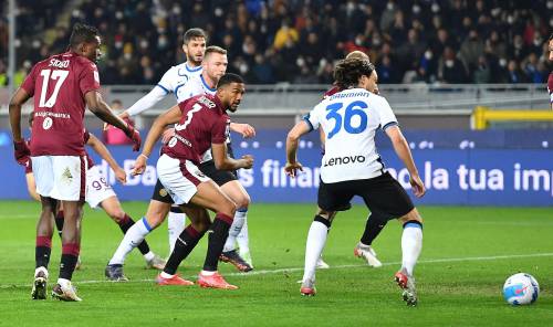 L'Inter ringrazia il Var ma "perde" la testa contro un Toro furioso