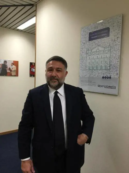"Sgravi fiscali ridicoli, basta sprechi. Sommersi di burocrazia dal governo"