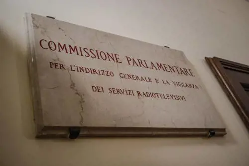 Tg notte "tagliati". Rai condannata. Pure la Vigilanza contro Fuortes