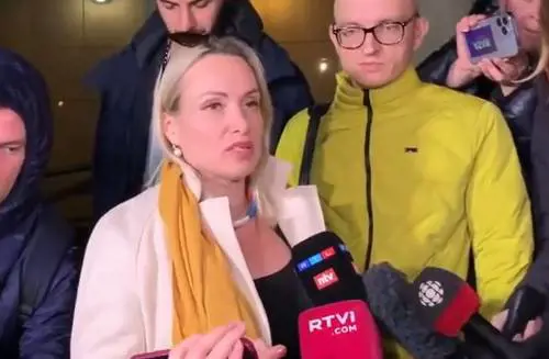 La protesta, la scomparsa e il tribunale: le ultime ore della giornalista russa anti-Putin