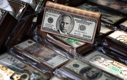 "Se pagano in rubli scatta il default": cosa succede al debito russo