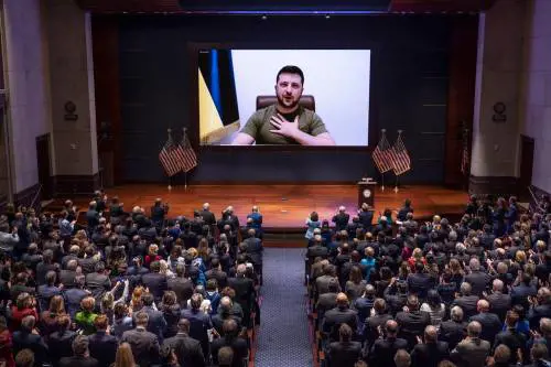 "Niente missione della Nato per gli aiuti umanitari". Sì ad altre armi all'Ucraina