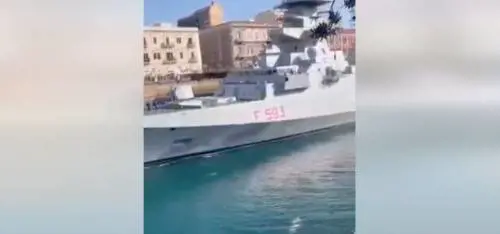 L'oltraggio alla nave della Marina: centri sociali nel mirino