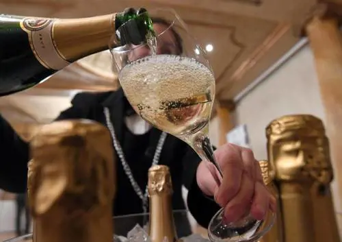 Identità Golose lancia l'innovativa app "Bollicine del Mondo"