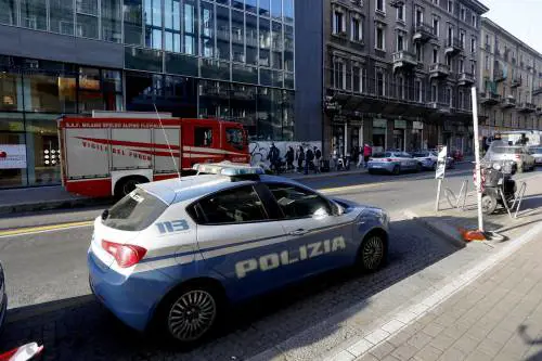 Milano ancora violenta. Rapinato e stuprato alla fermata della metro