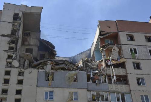 Mykolaiv, tra le macerie delle caserme si temono almeno ottanta vittime