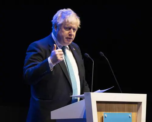 "Resistenza ucraina come la Brexit". Bufera su BoJo