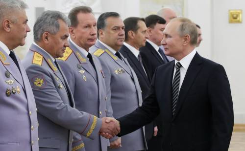 Servizi, oligarchi e militari: Putin smuove le "Torri del Cremlino"