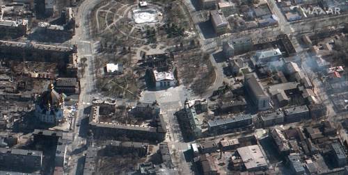 A Mariupol bombe sui rifugi dei civili. E chi sopravvive viene deportato