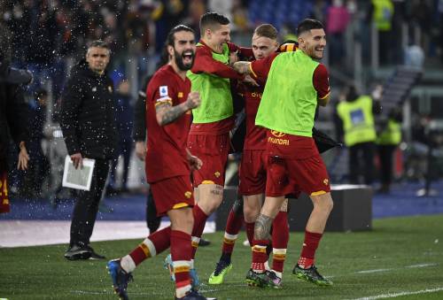 La doppia lezione di Mou. Lazio travolta da Abraham e zittisce i tifosi irrispettosi