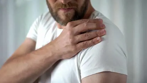 La "spalla congelata": cos'è e cosa c'entra il Covid