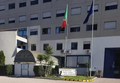 Carcere o bazar? Droga, cellulari e profumi a Secondigliano