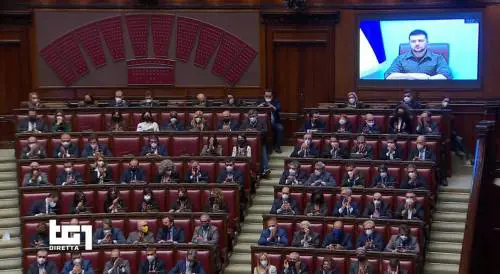 Quei banchi 5s vuoti. Scoppia la rivolta sul caso Petrocelli. Totale assenti: 350