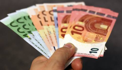 Famiglie indebitate per 22mila euro, rischio usura