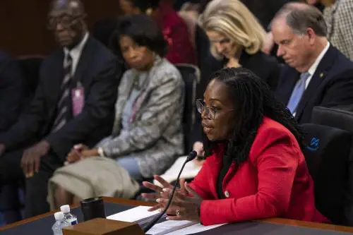 "Può definire la parola donna?". Bufera sulla giudice candidata di Biden