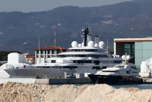 "Cambio d'equipaggio". Cosa è successo a bordo della "nave di Putin"