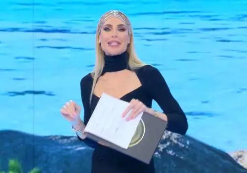 "Stacce", Ilary Blasi zittisce la Rodriguez all'Isola