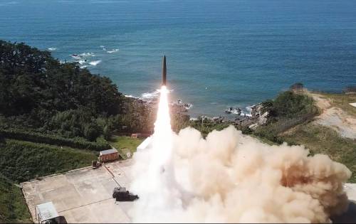 "Un missile intercontinentale": il test di Kim che infiamma l'Asia