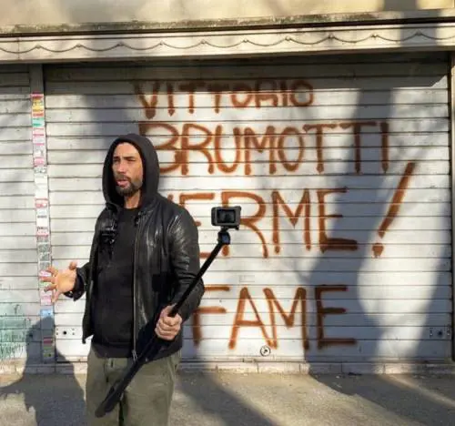 "Sei un verme...". E questa volta Brumotti reagisce così
