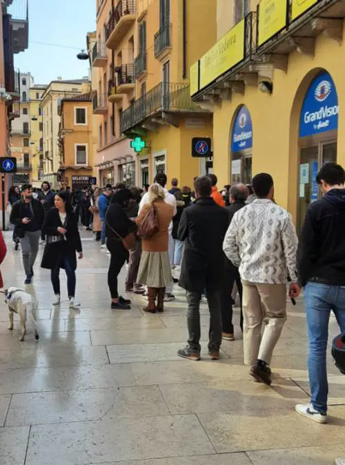 "Ti strappiamo lo Swatch". Cos'è il reselling della gang romana