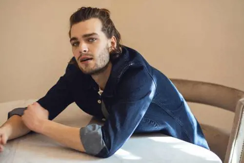 "Interpretare Eros? Una sfida con me stesso". A tu per tu con il protagonista di Volevo fare la Rockstar