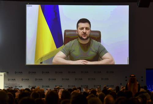 Zelensky: "Occidente pavido". E apre sulla neutralità di Kiev