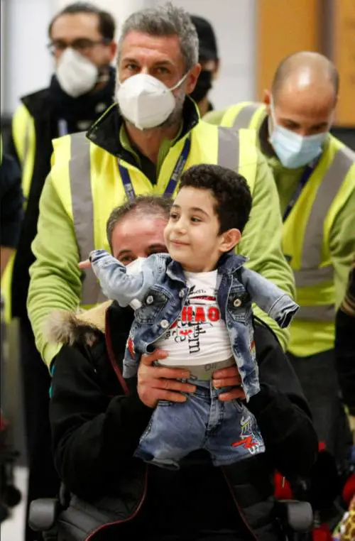 Solo cinque casi nel mondo: un team è già pronto per aiutare il piccolo Mustafà e suo padre