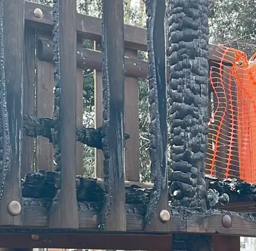 Le giostrine di Soccavo incendiate