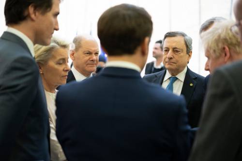 "Non paghiamo i tuoi rubli", "Non faccio beneficenza". Scontro totale tra Putin e il G7